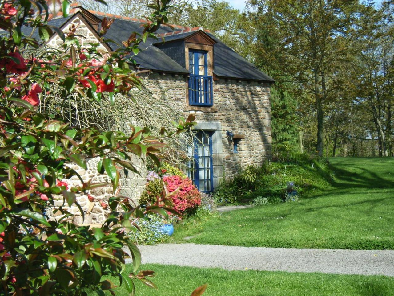 Bed and Breakfast Au Pont Ricoul Saint-Pierre-de-Plesguen Екстер'єр фото