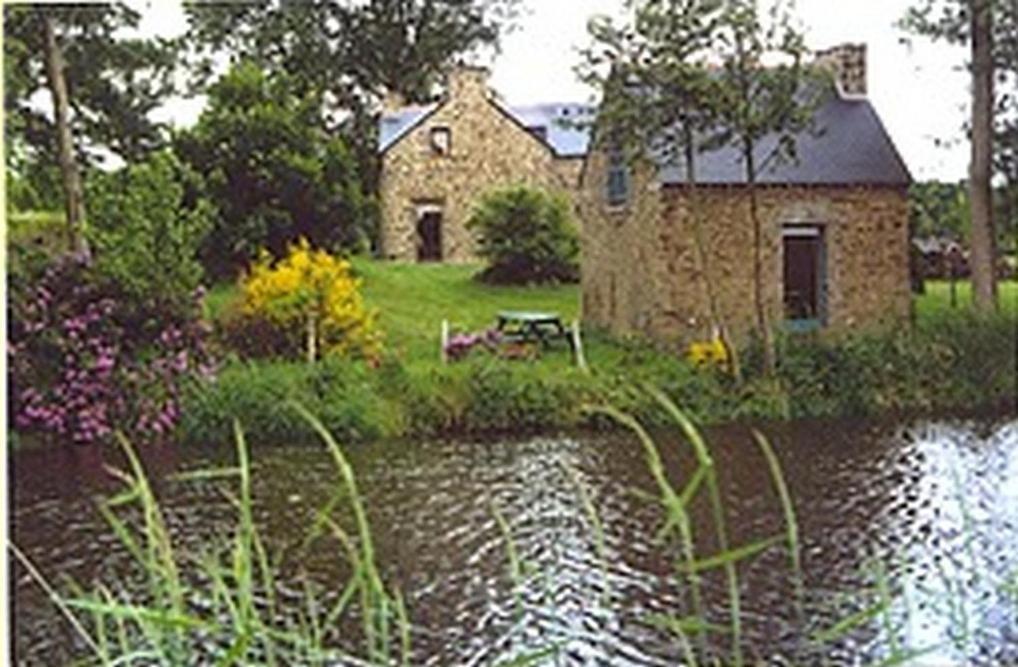 Bed and Breakfast Au Pont Ricoul Saint-Pierre-de-Plesguen Екстер'єр фото